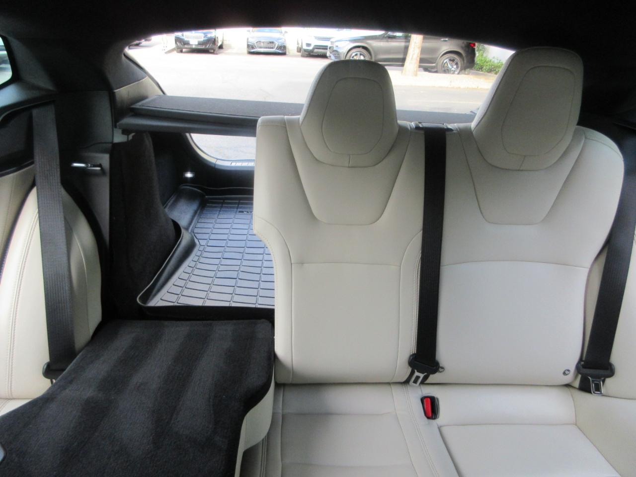 Tesla Model S  2021