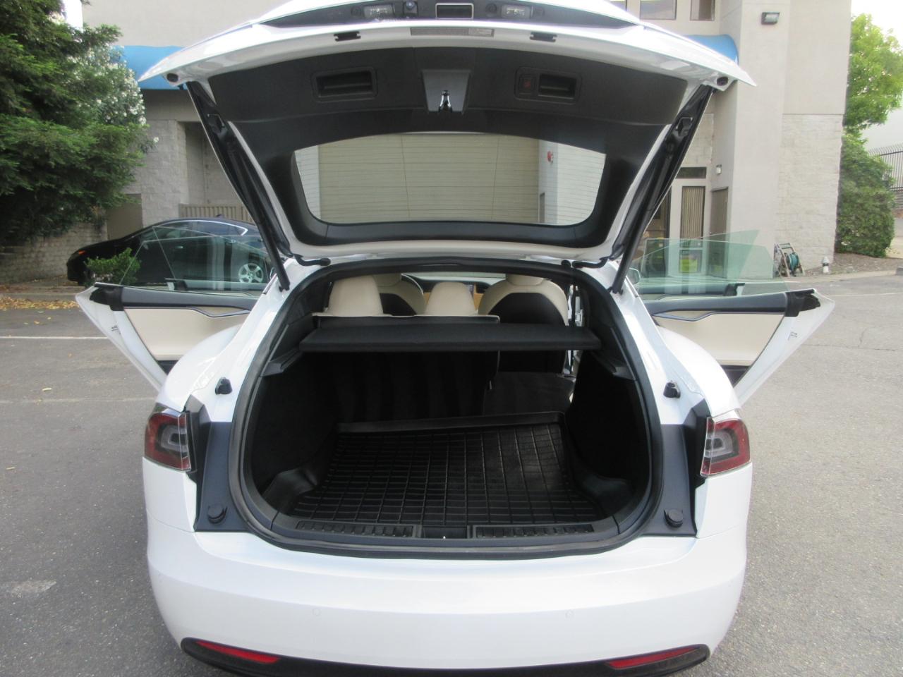 Tesla Model S  2021