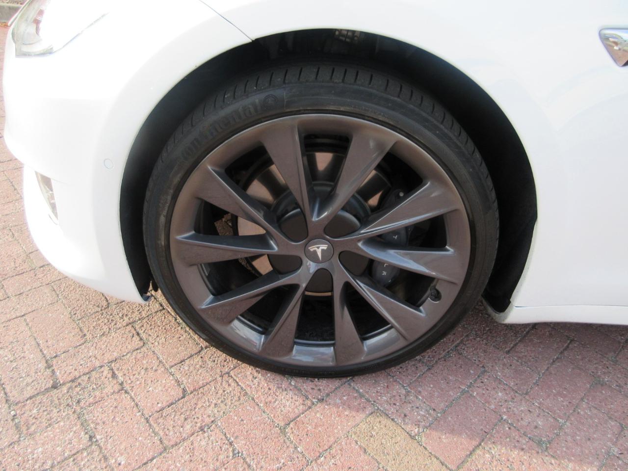 Tesla Model S  2021