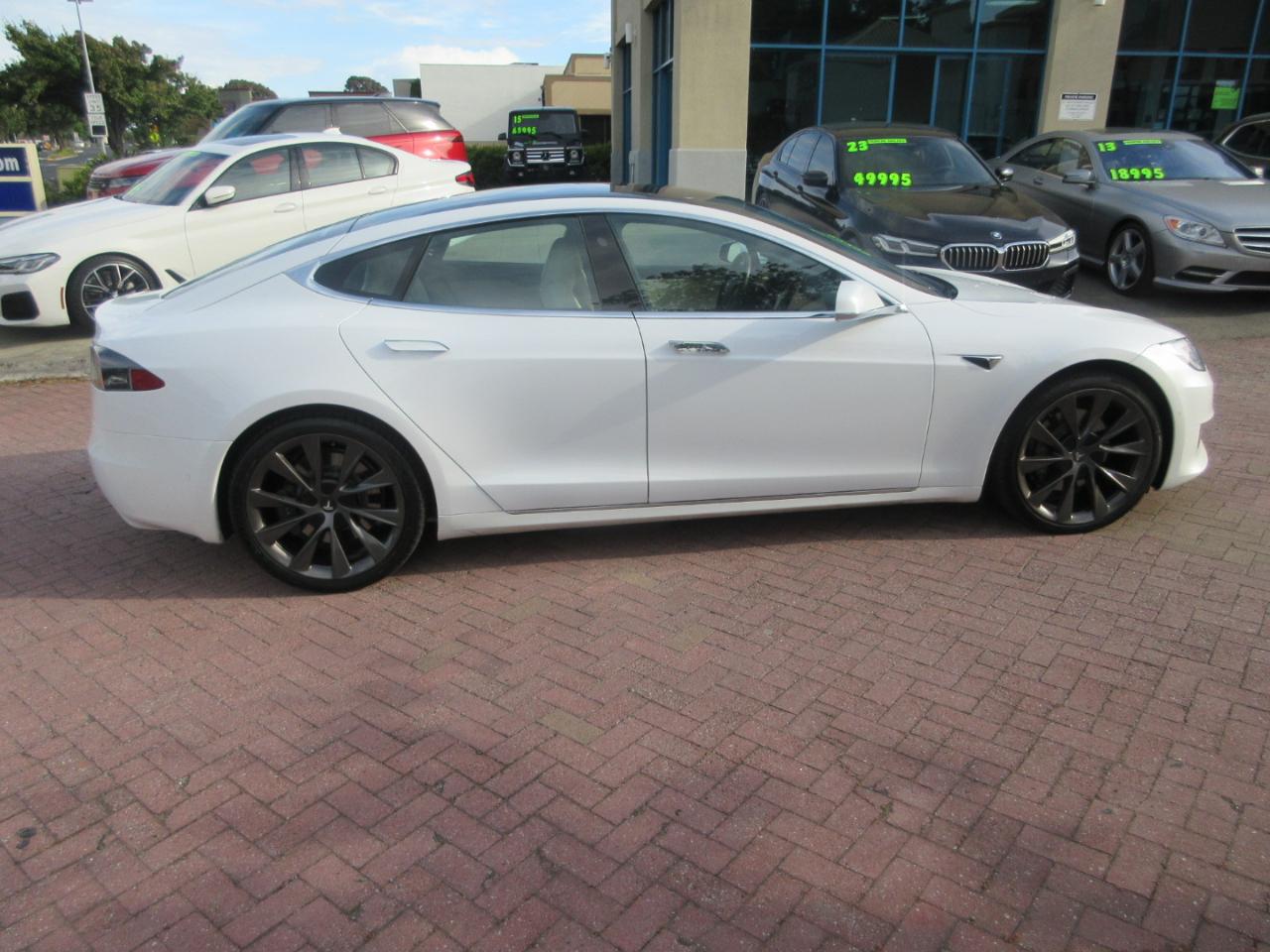 Tesla Model S  2021