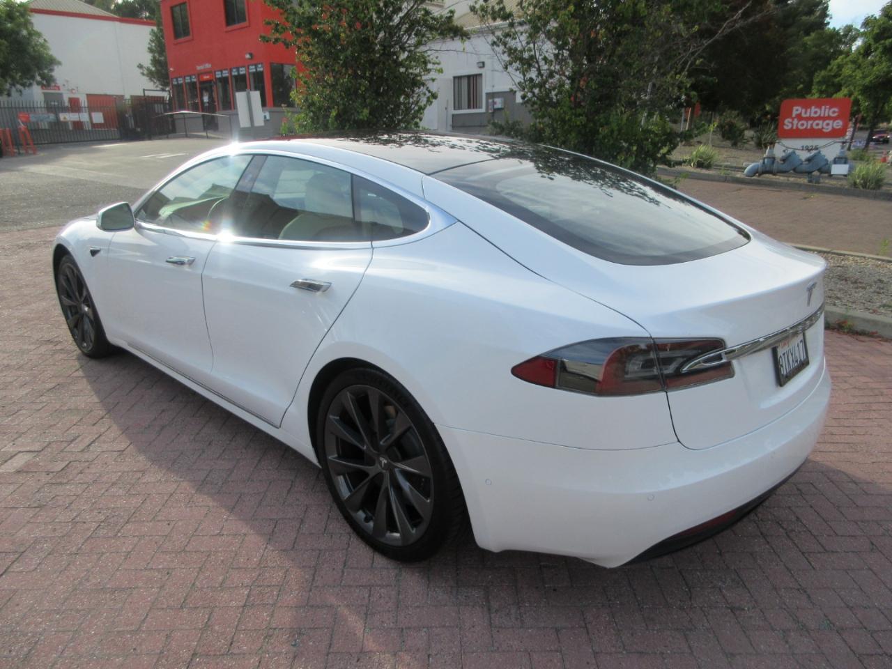 Tesla Model S  2021