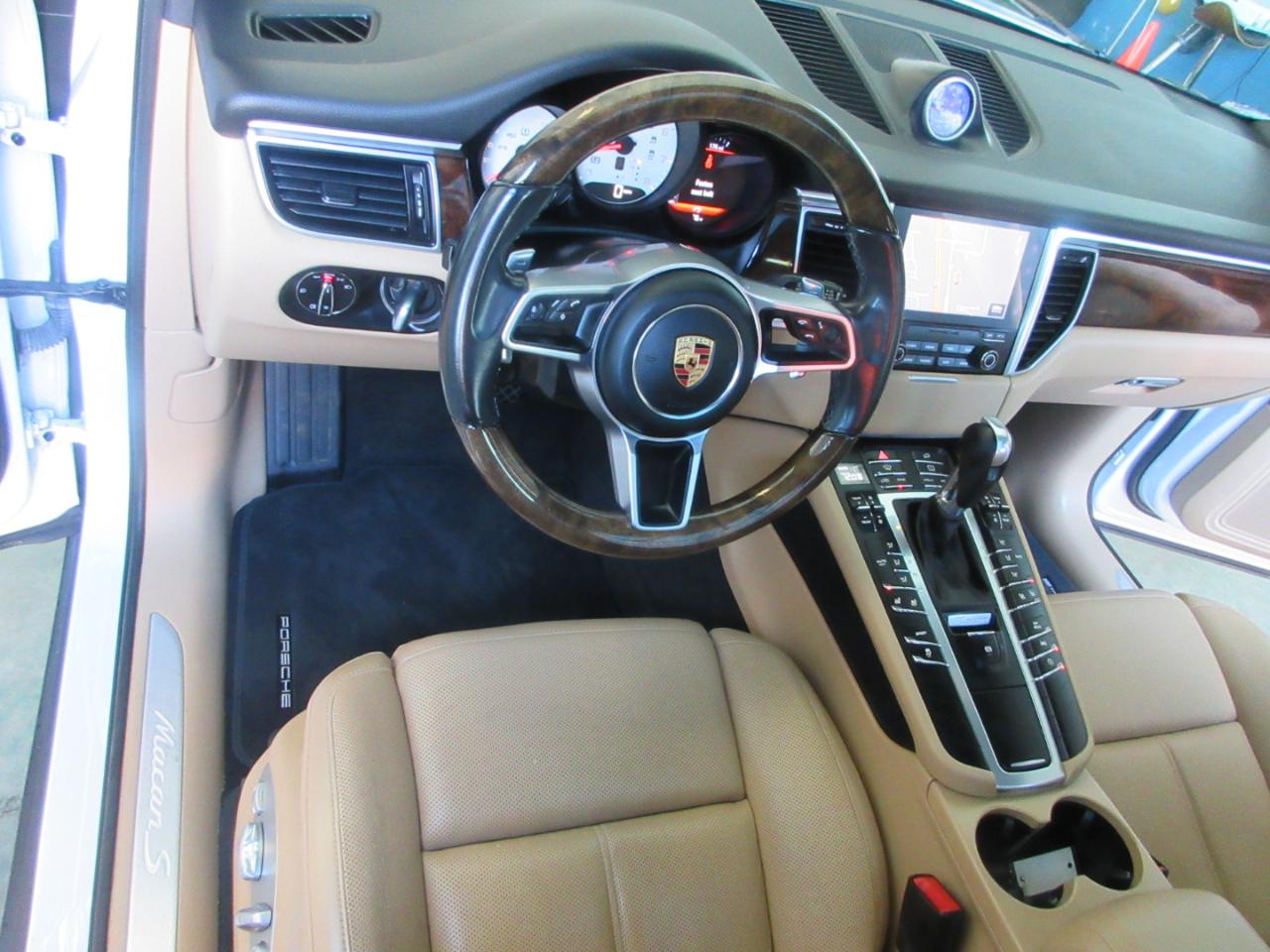 Porsche Macan  2017