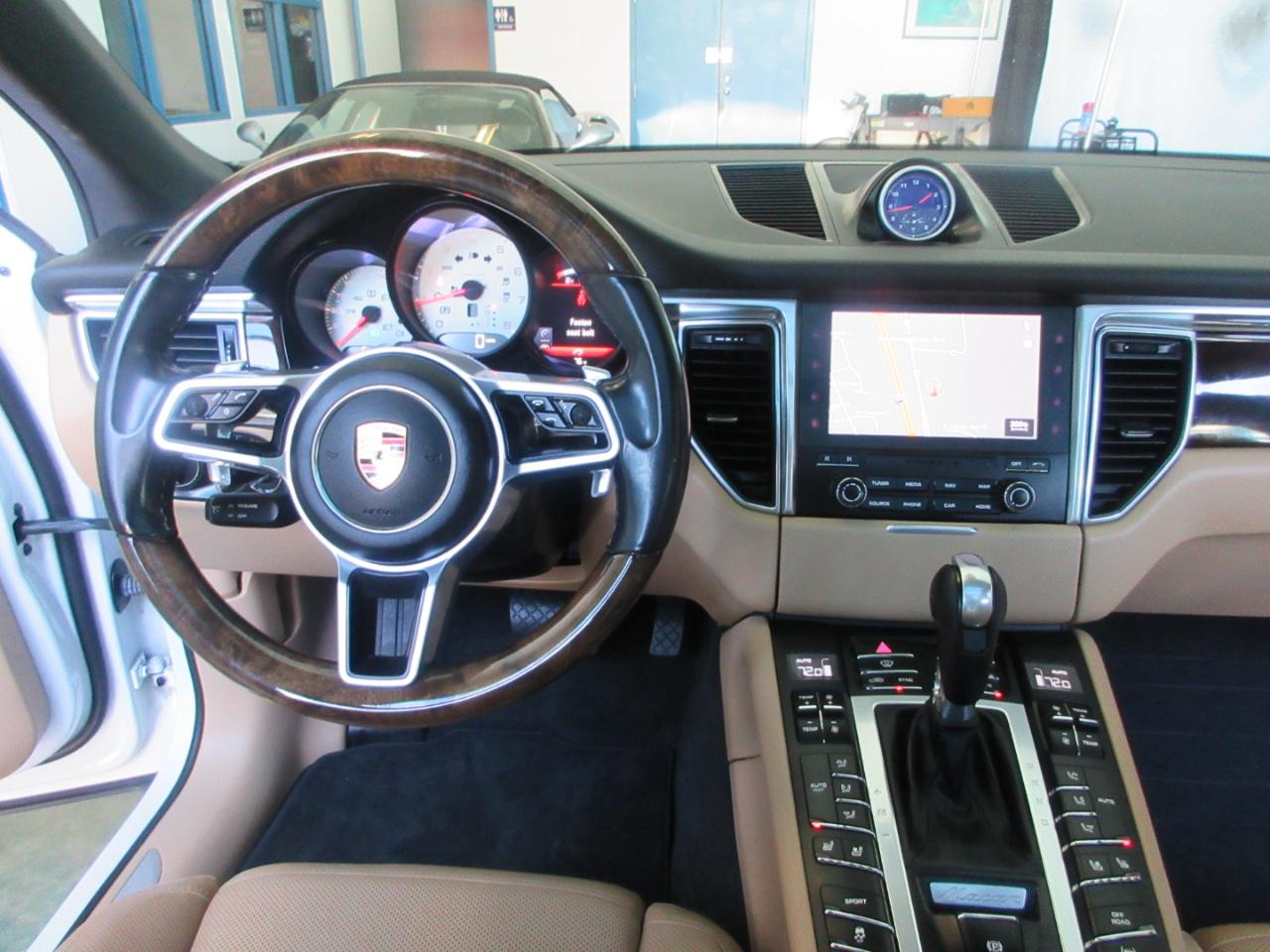 Porsche Macan  2017
