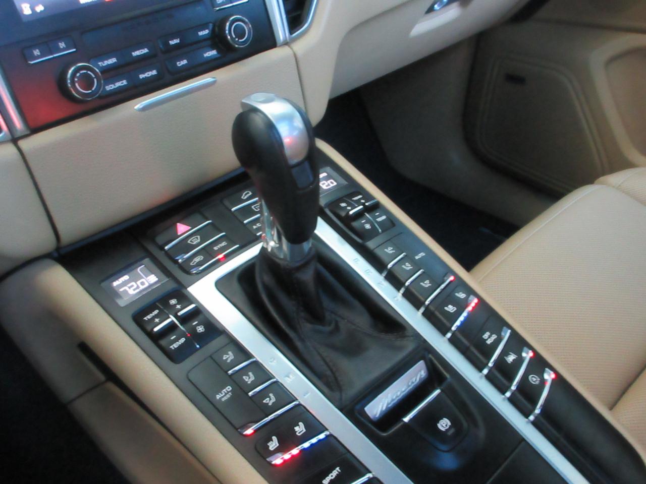 Porsche Macan  2017