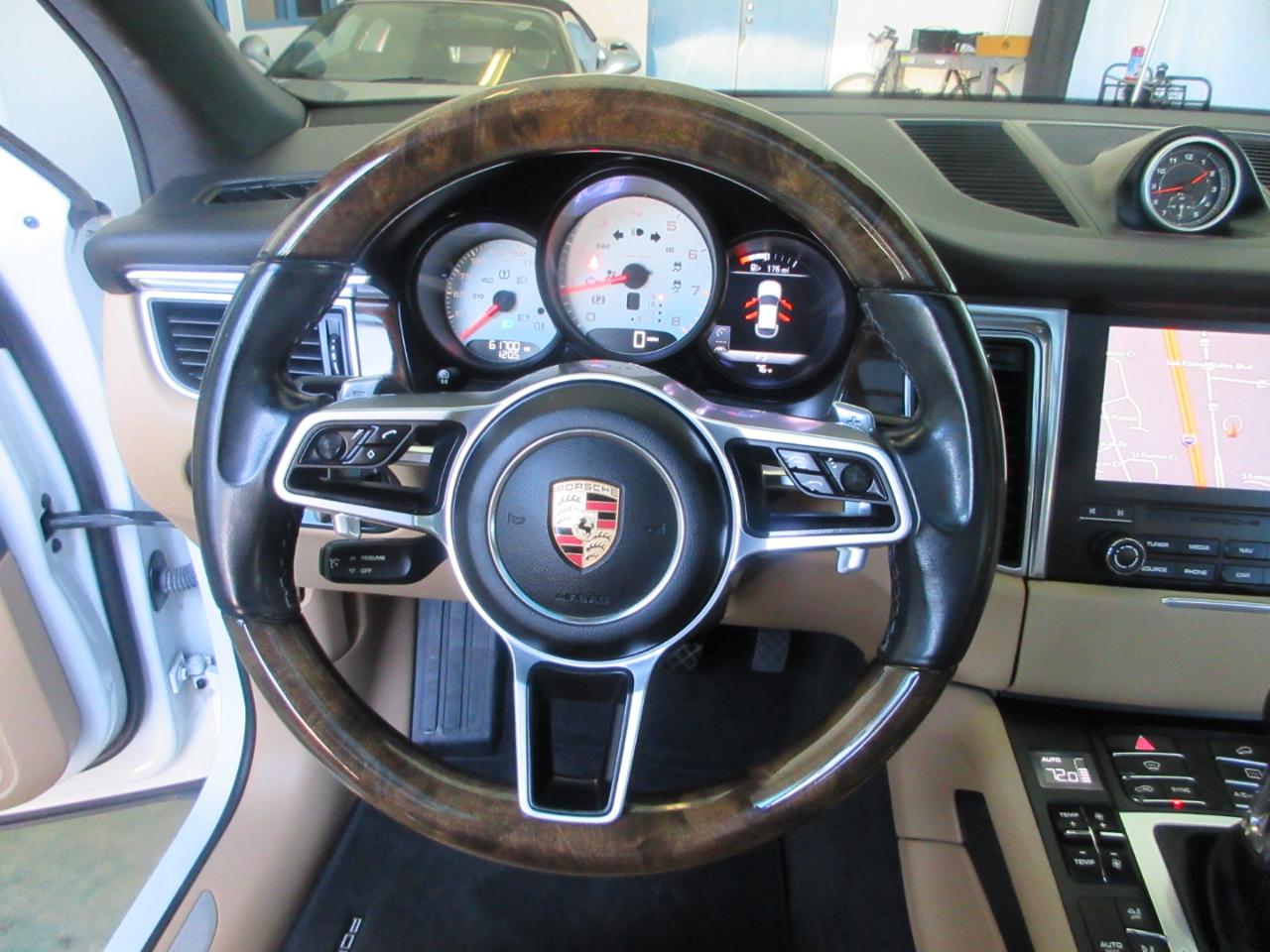 Porsche Macan  2017
