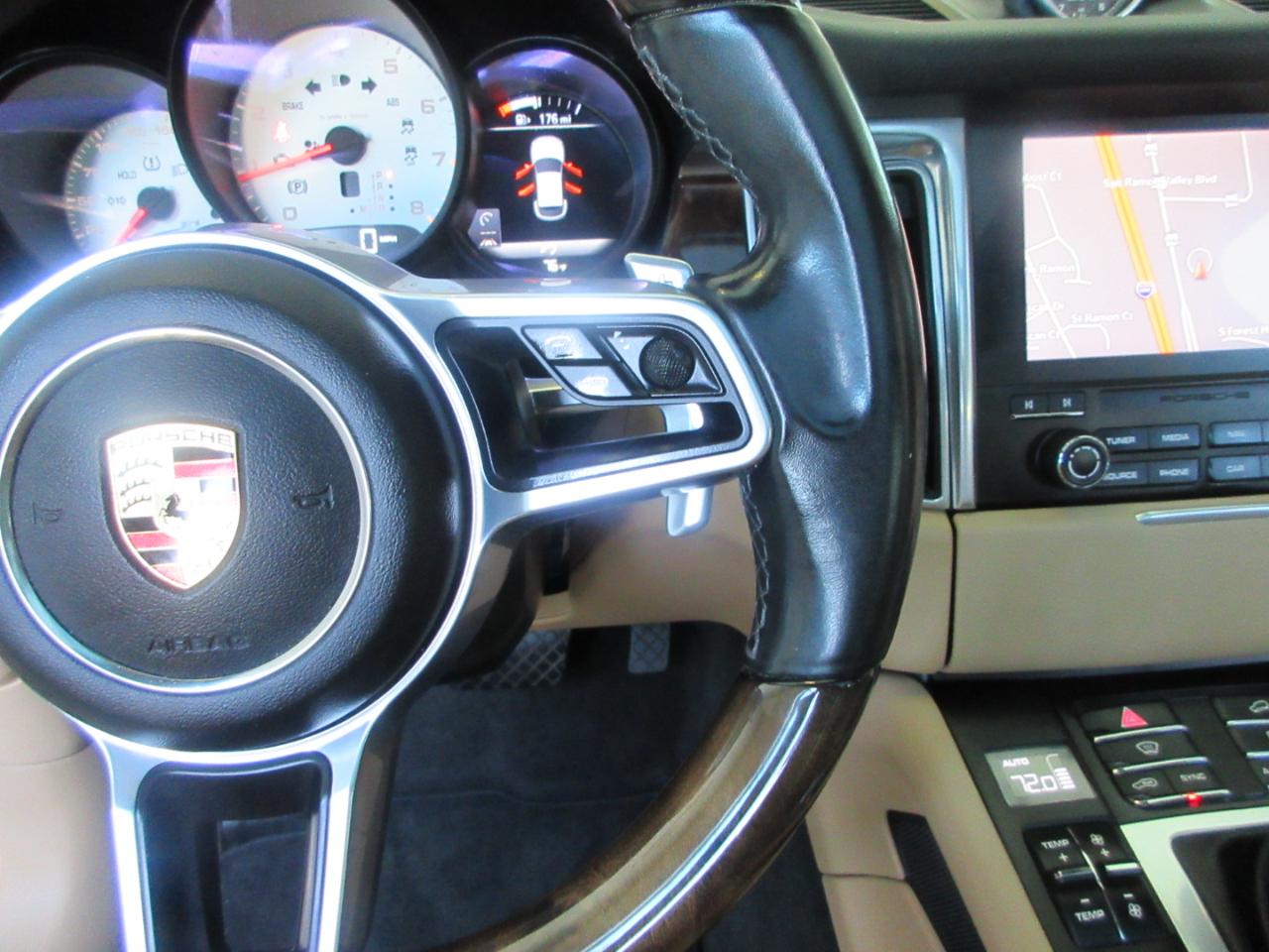 Porsche Macan  2017