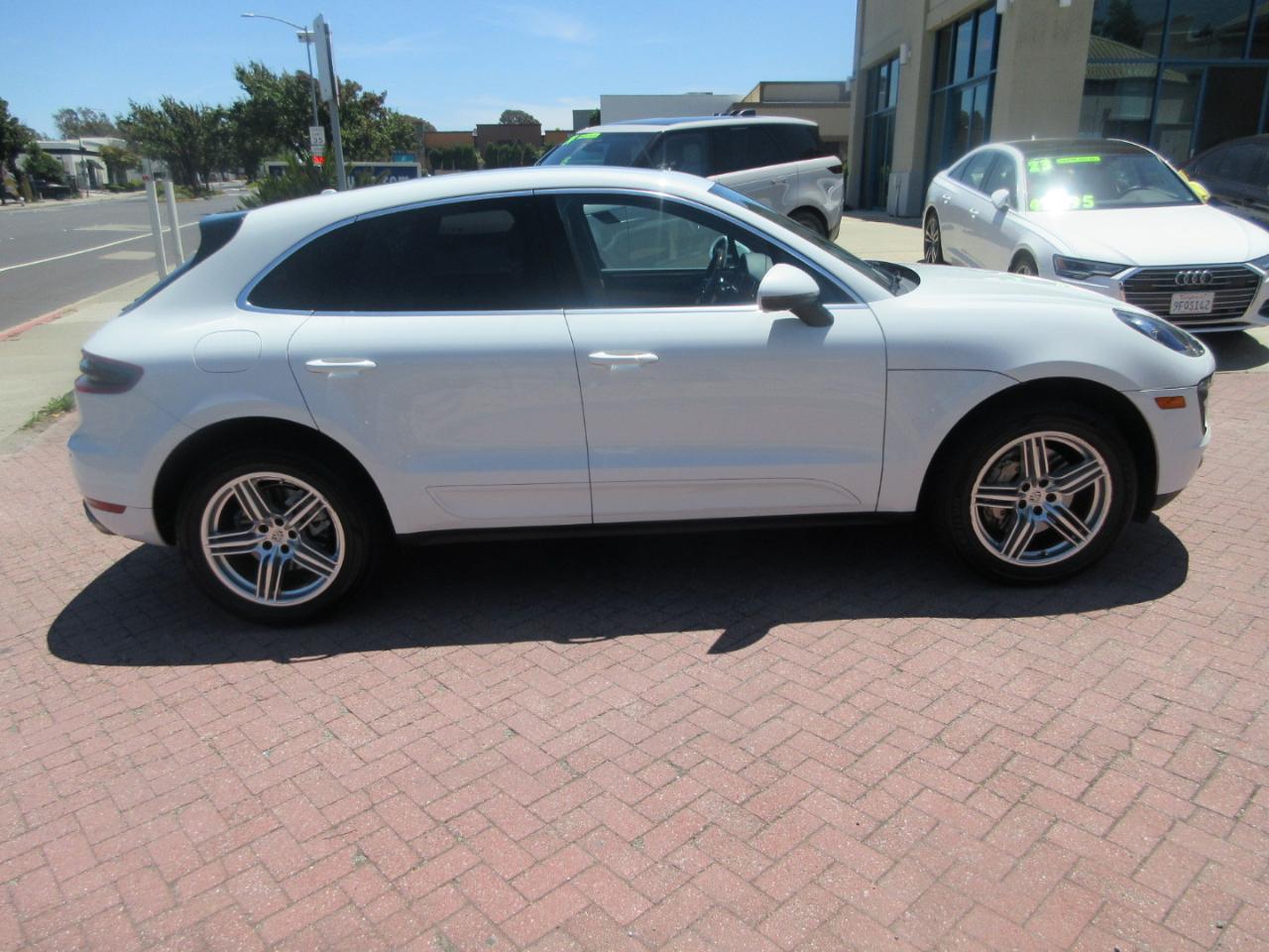 Porsche Macan  2017