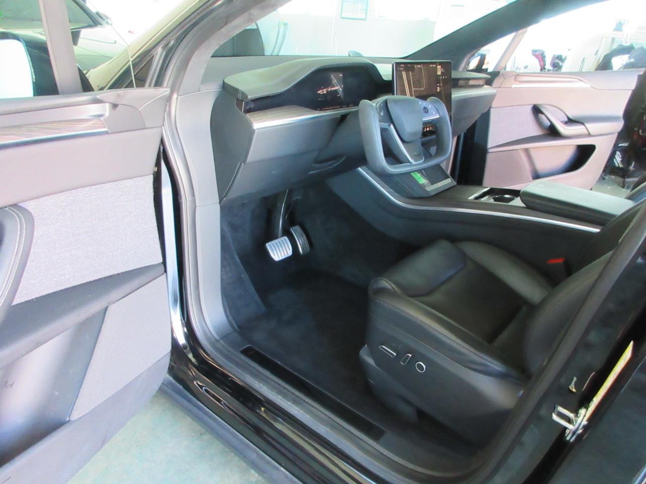 Tesla Model X  2022