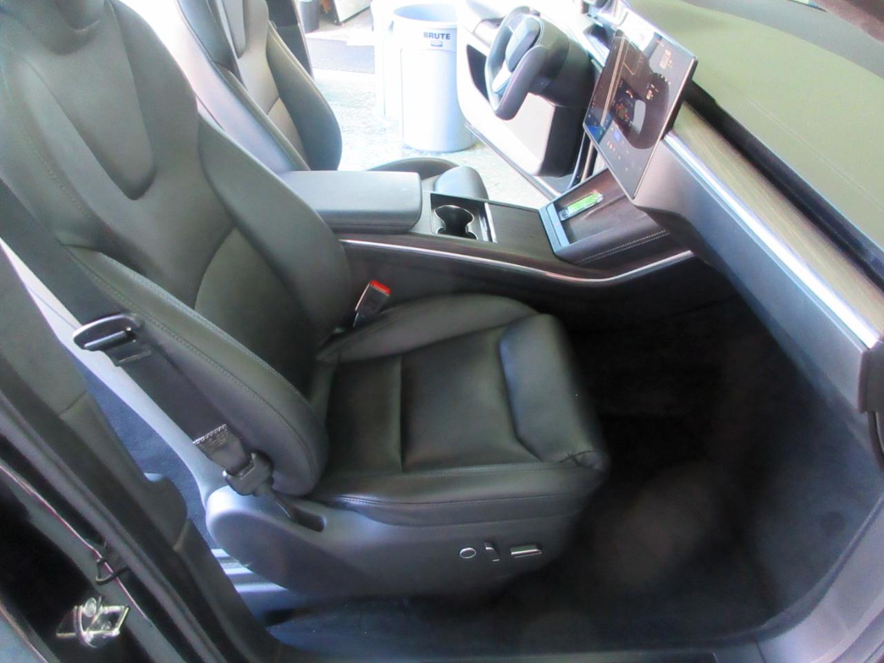 Tesla Model X  2022