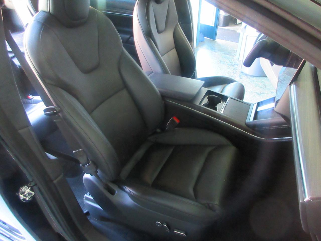 Tesla Model X  2022