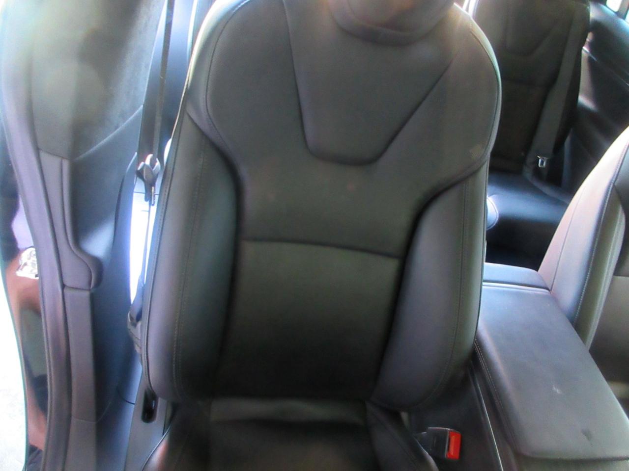 Tesla Model X  2022