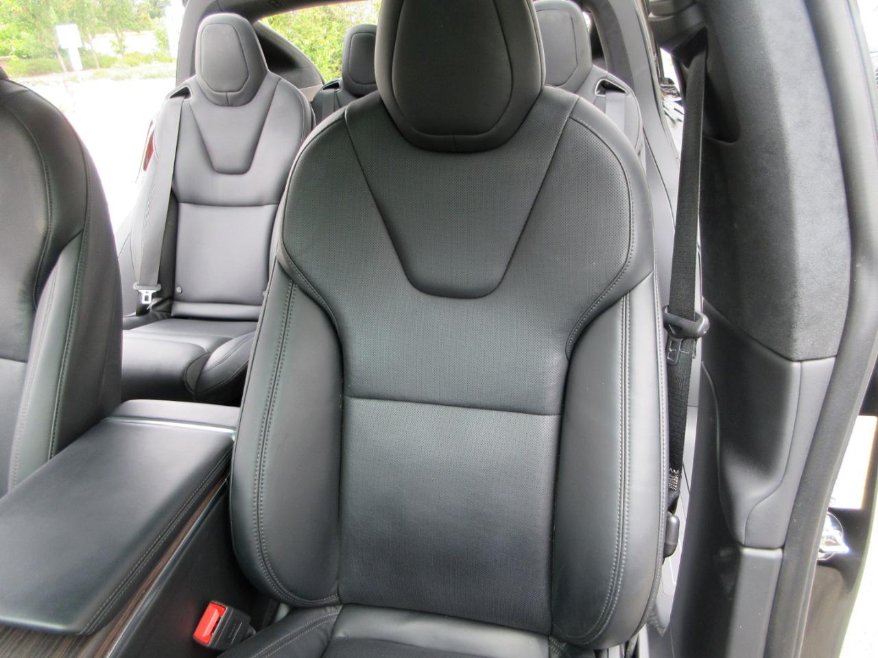 Tesla Model X  2022