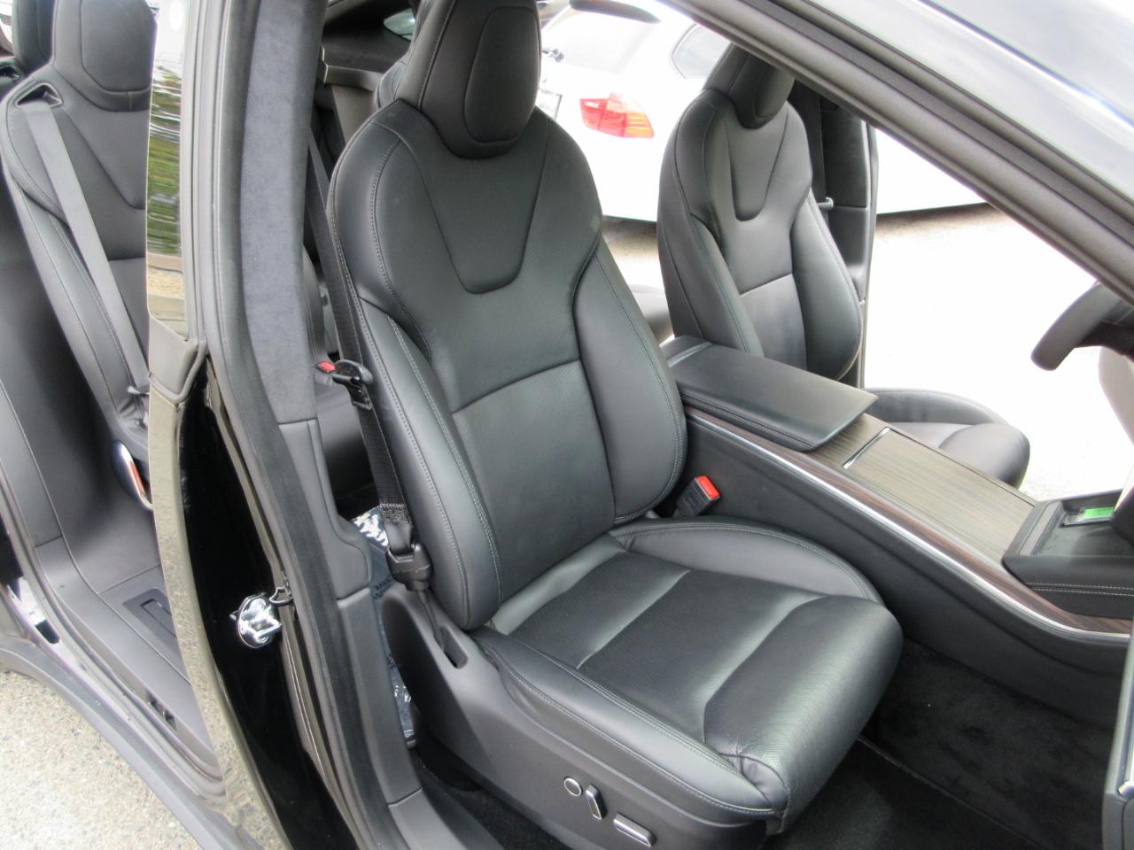 Tesla Model X  2022