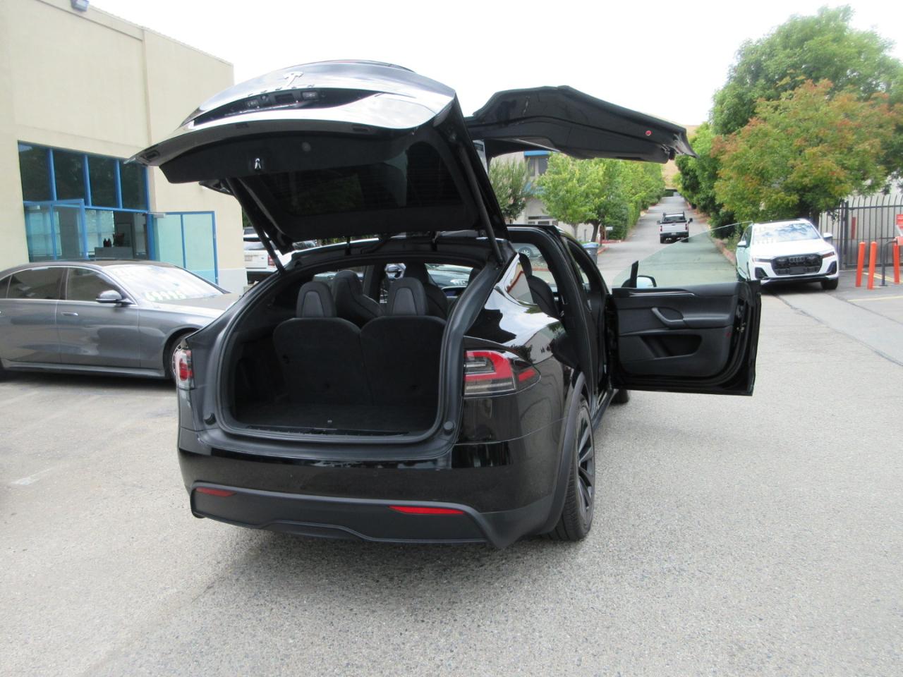 Tesla Model X  2022