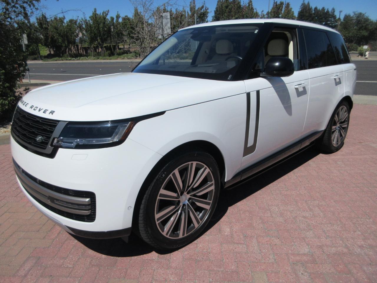 2023 Land Rover Range Rover P440e SE PLUG-IN HYBRID**MASSAGE*HEAT-VENT SEATS**