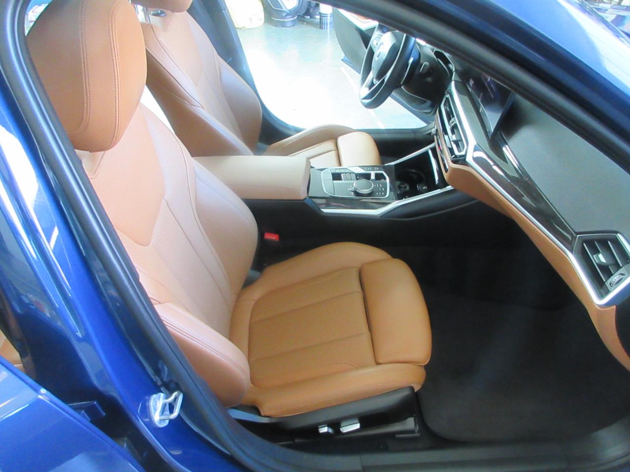 BMW 330i  2023