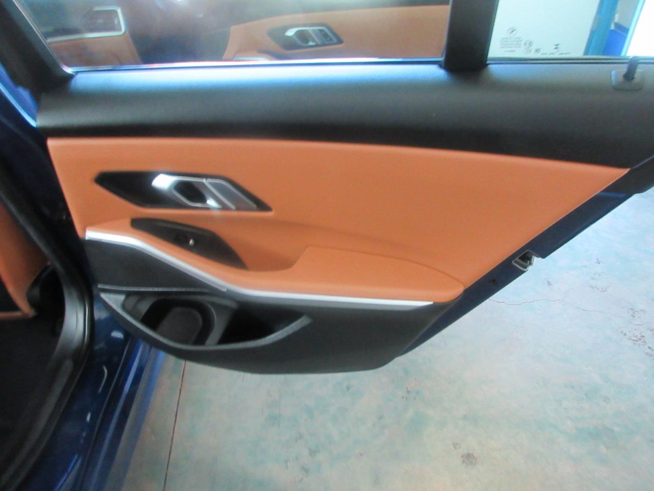 BMW 330i  2023