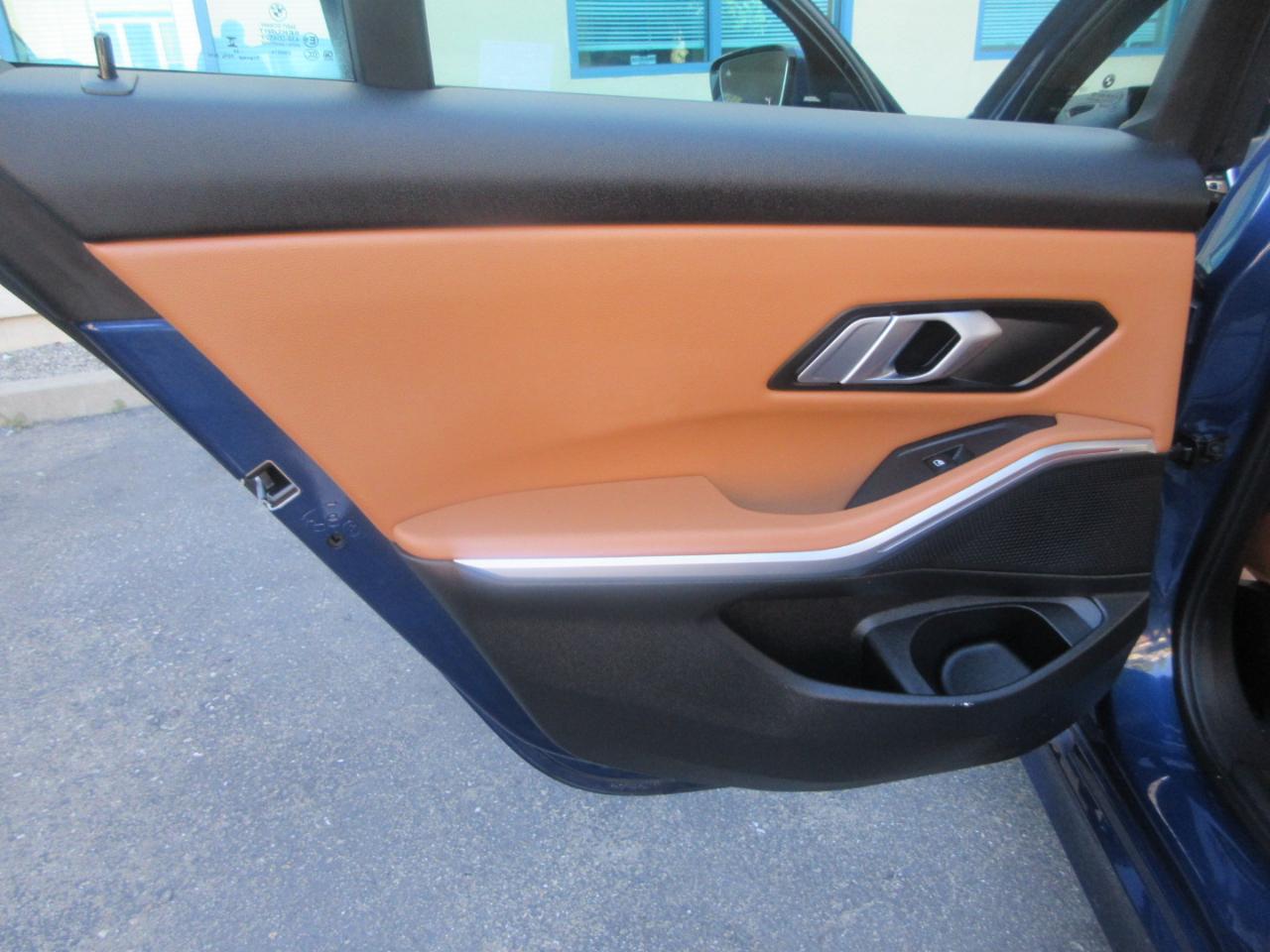BMW 330i  2023
