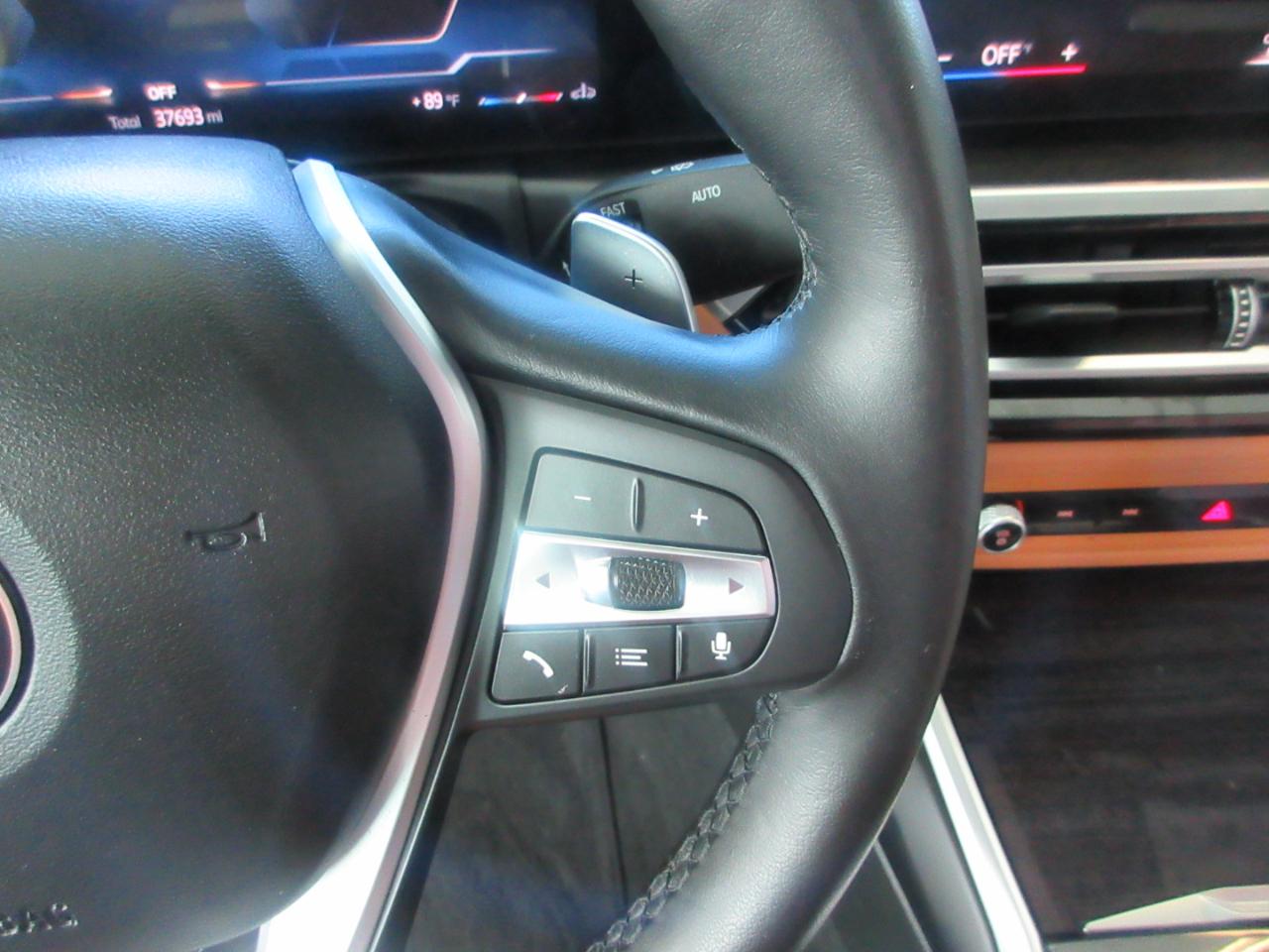 BMW 330i  2023