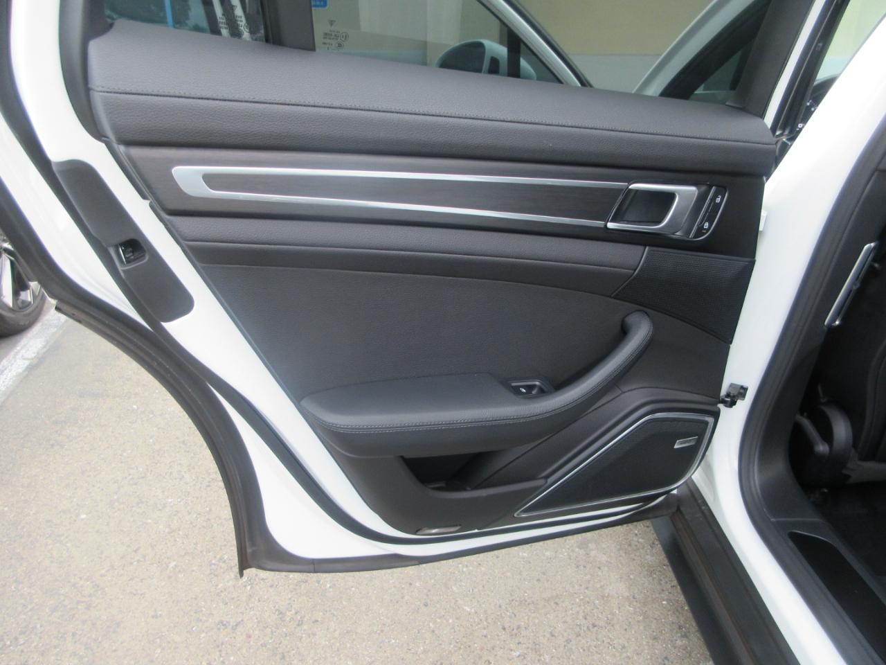 Porsche Panamera  2023