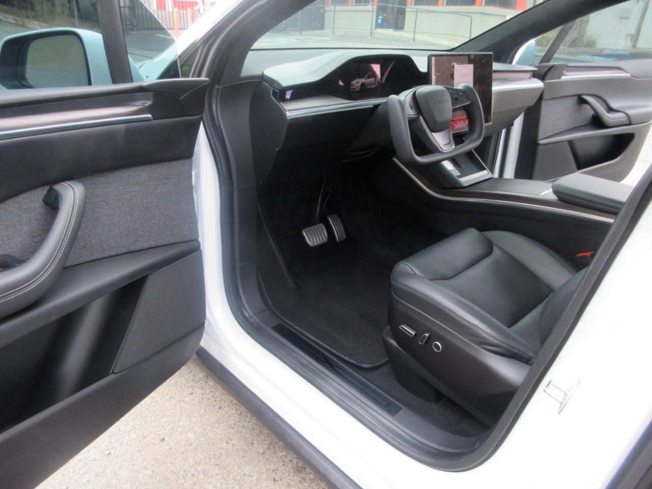 Tesla Model X  2022
