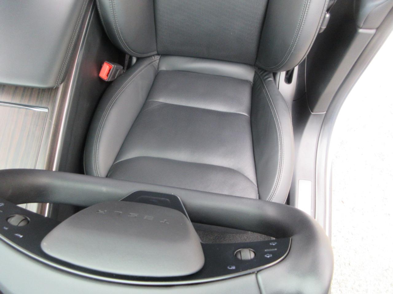 Tesla Model X  2022