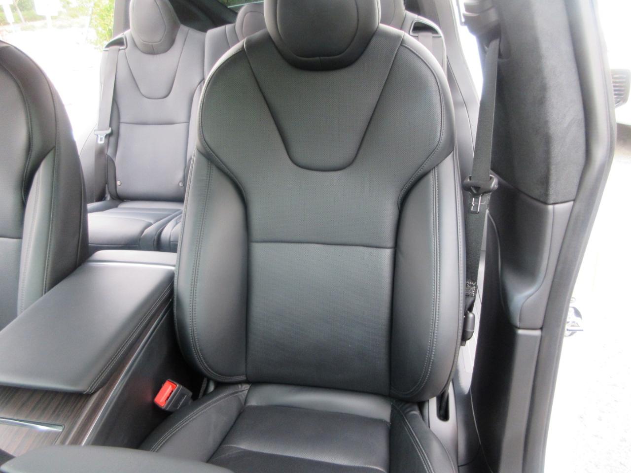 Tesla Model X  2022