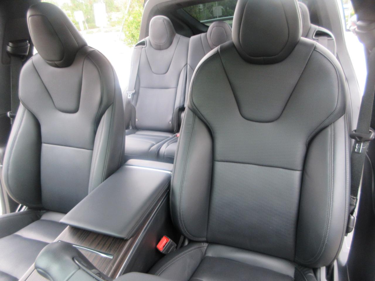 Tesla Model X  2022