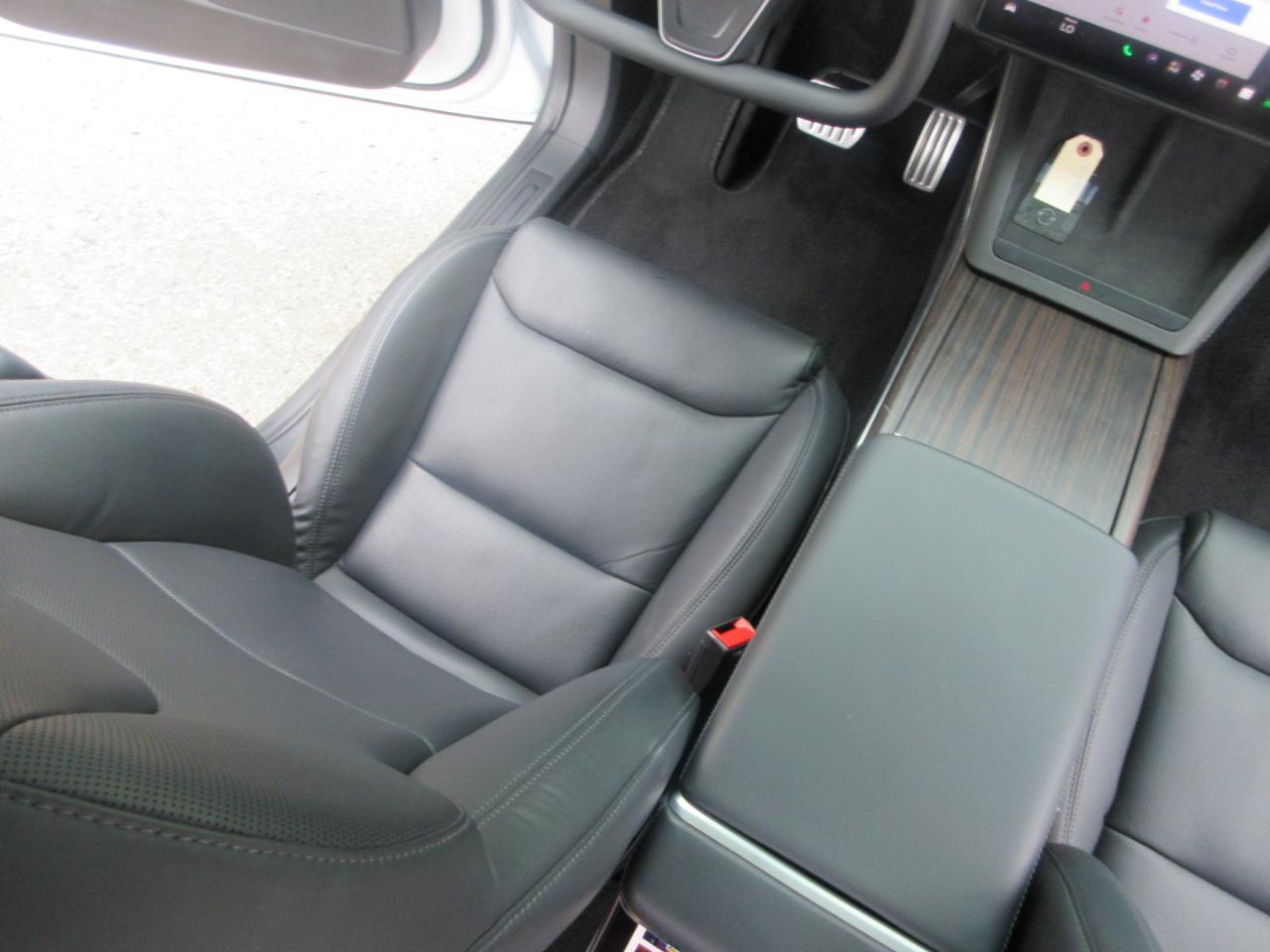 Tesla Model X  2022