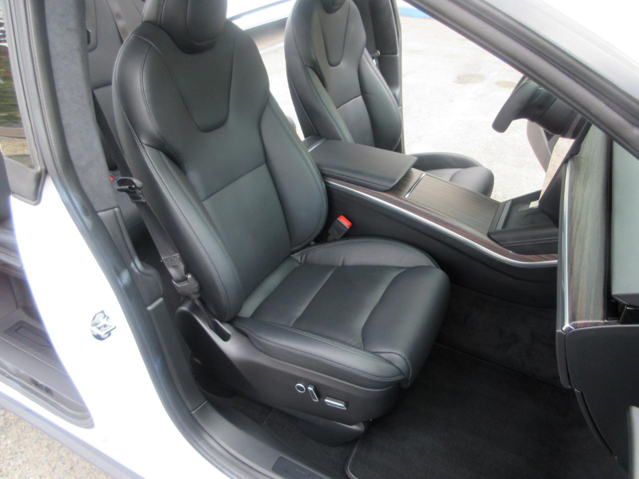 Tesla Model X  2022