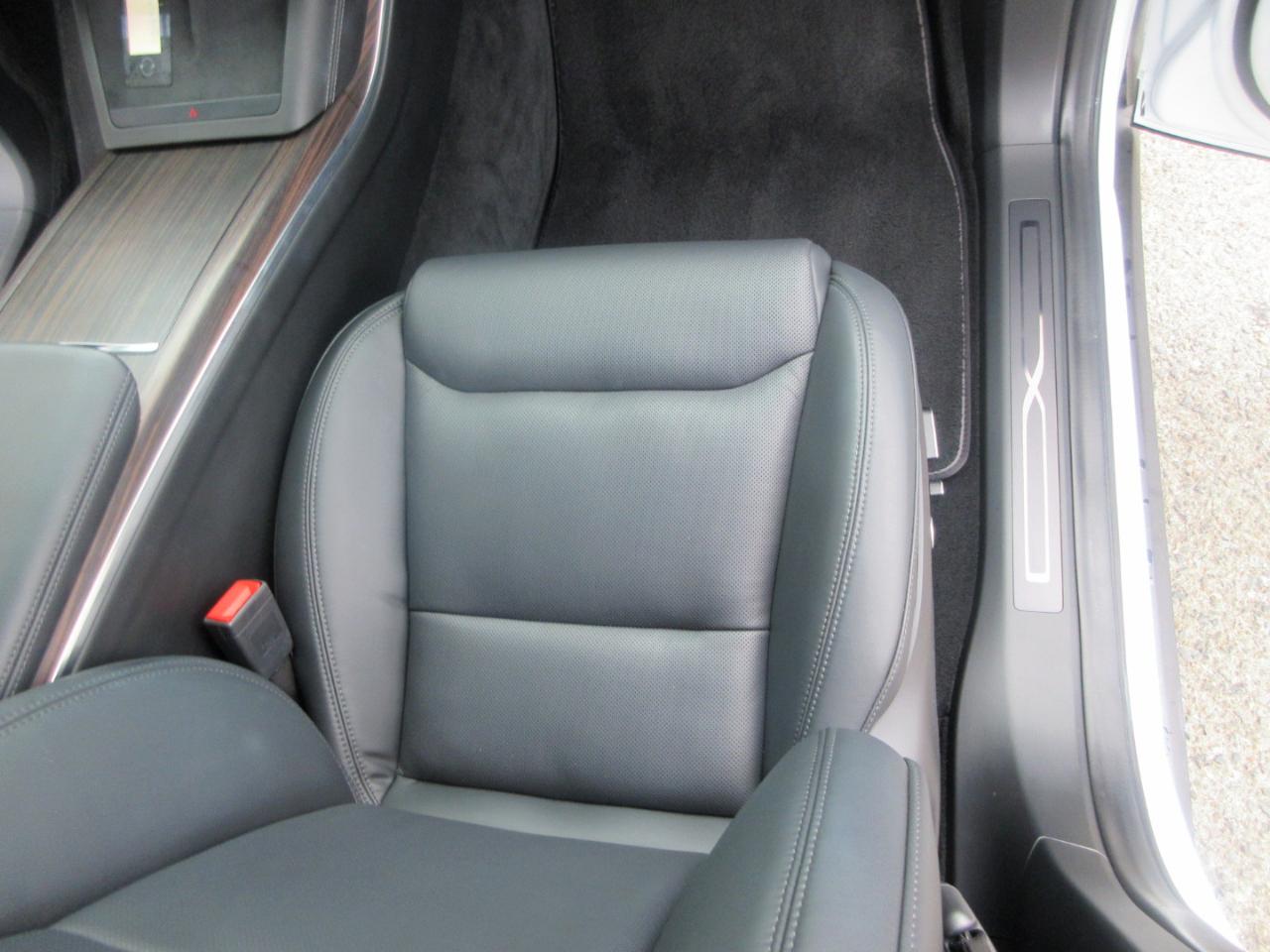 Tesla Model X  2022