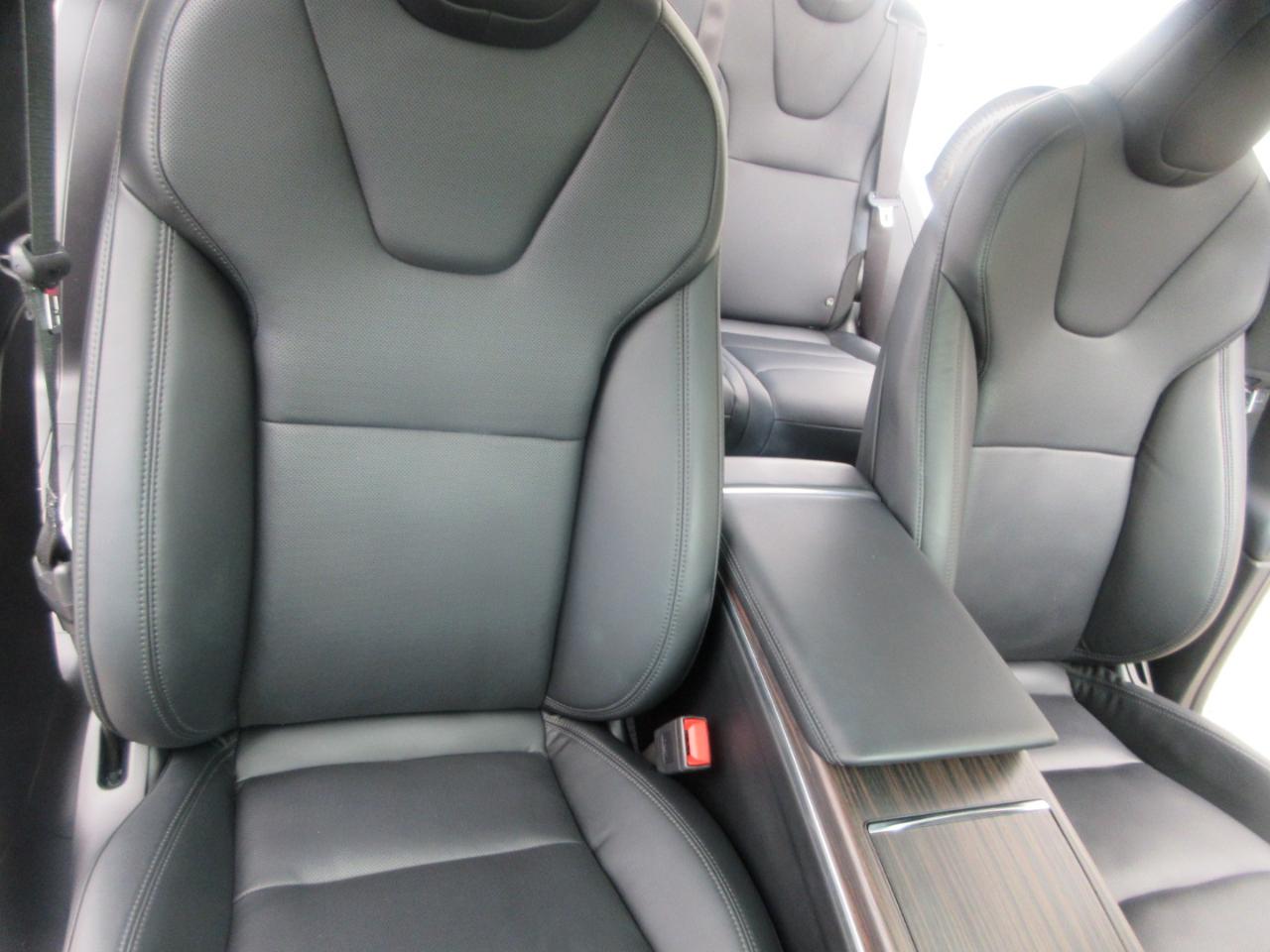 Tesla Model X  2022