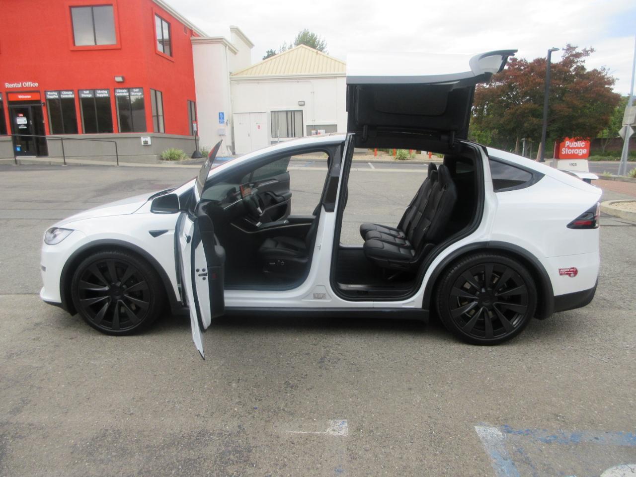 Tesla Model X  2022