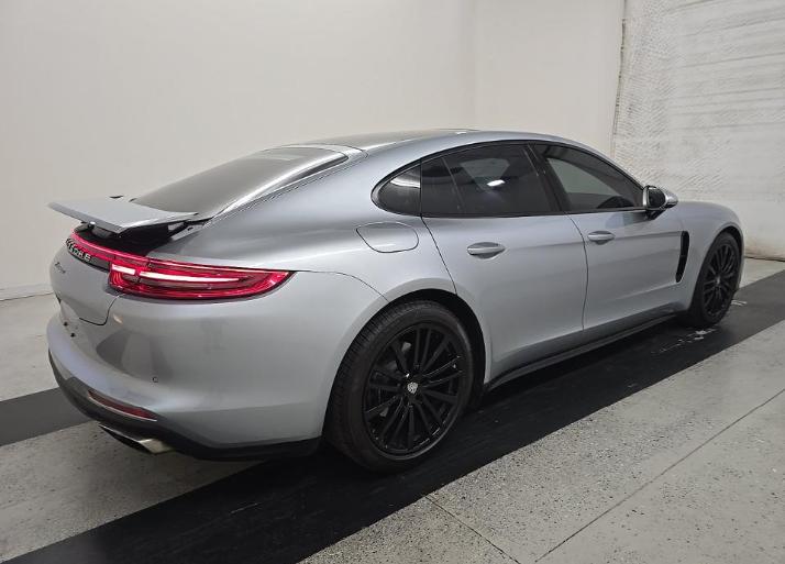 Porsche Panamera  2019
