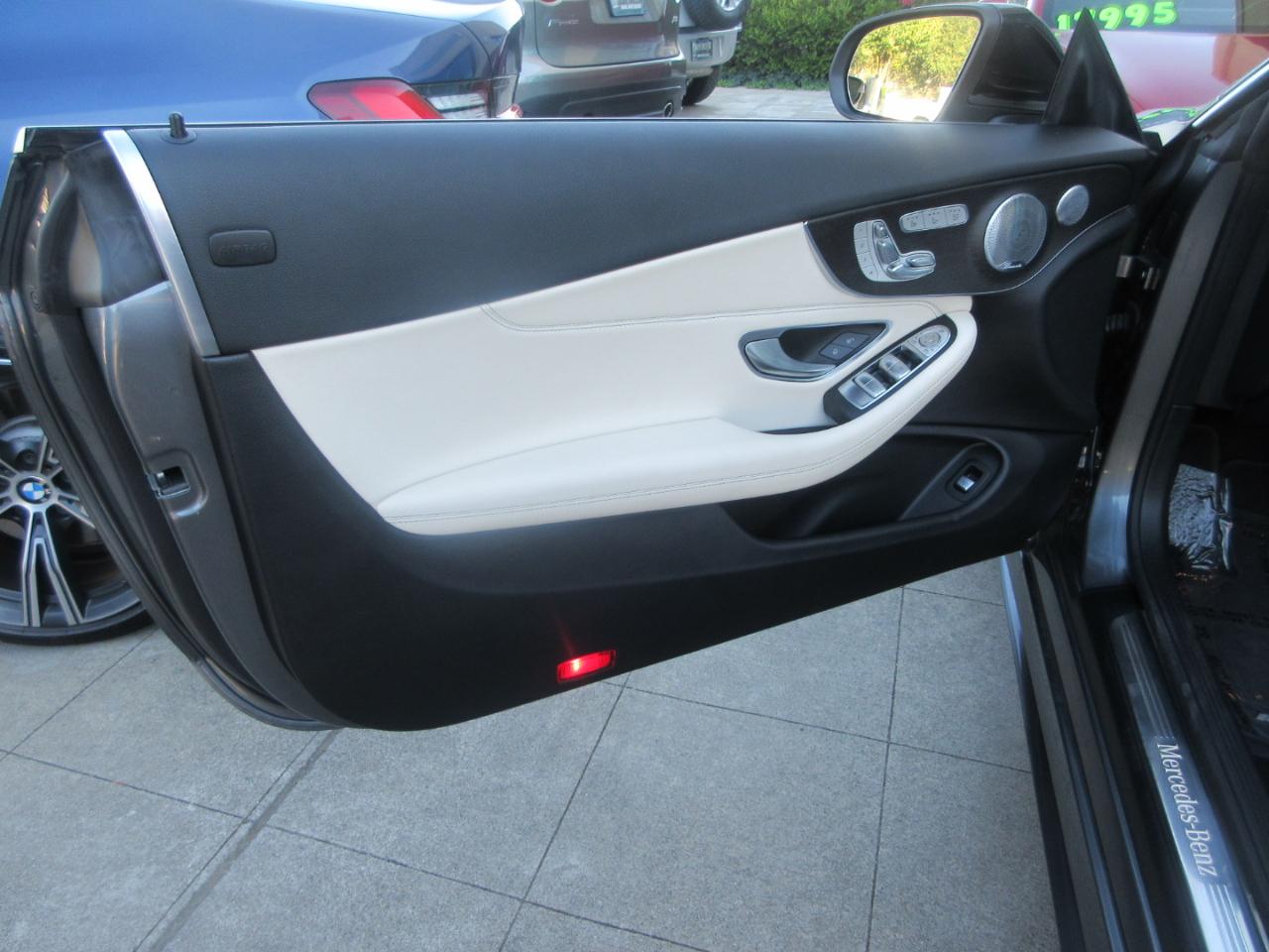 Mercedes-Benz C300  2020