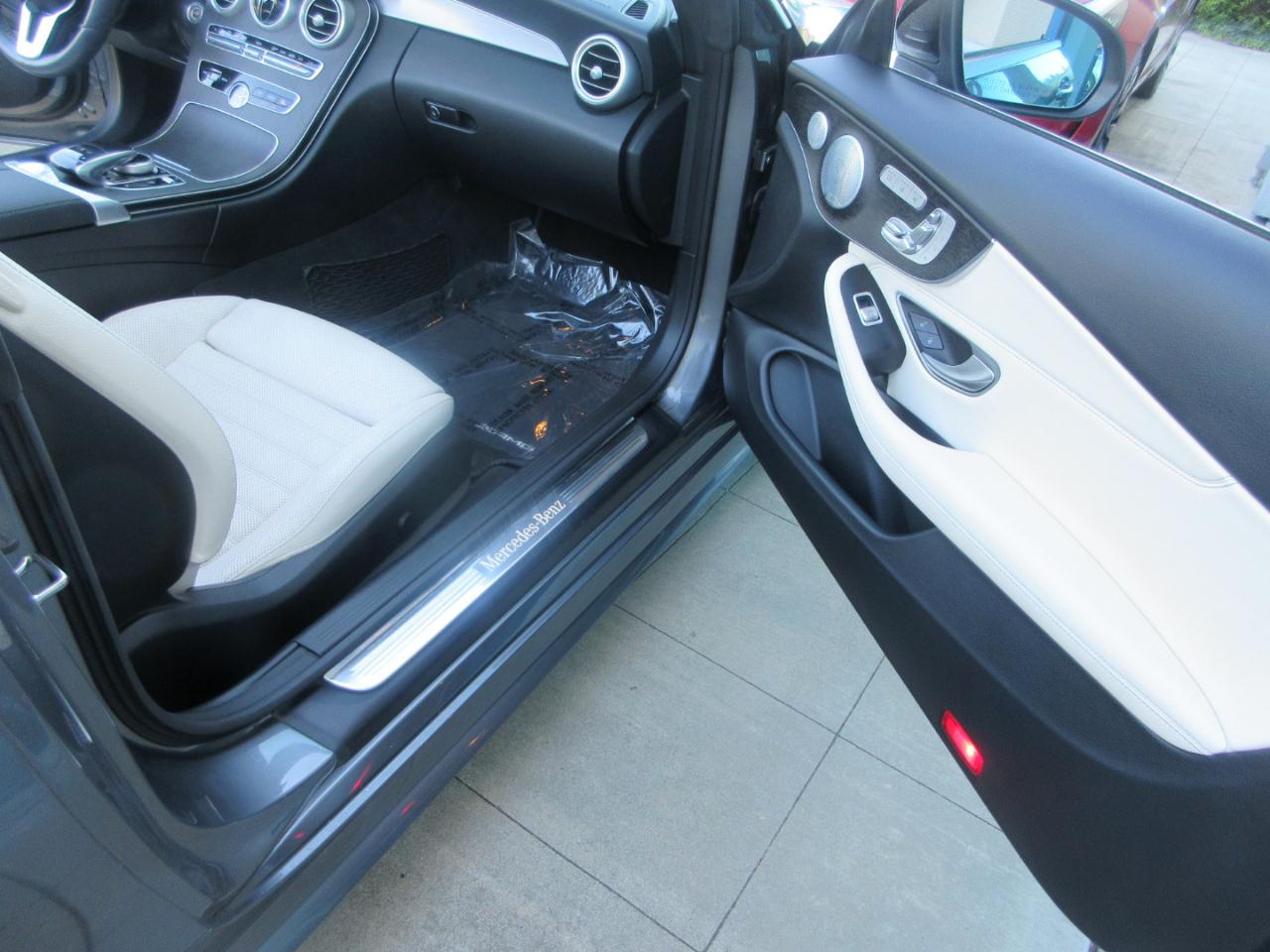 Mercedes-Benz C300  2020