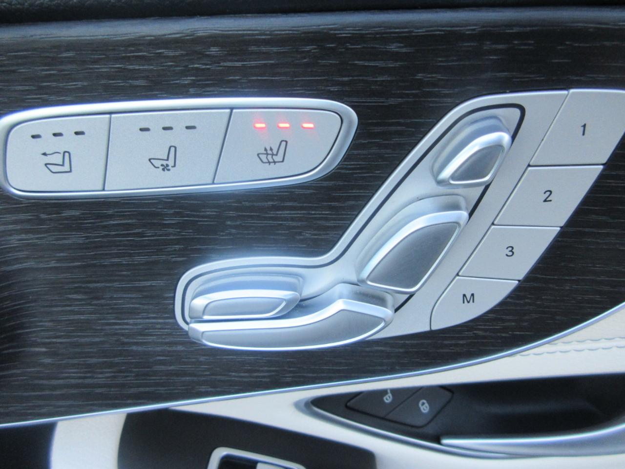 Mercedes-Benz C300  2020