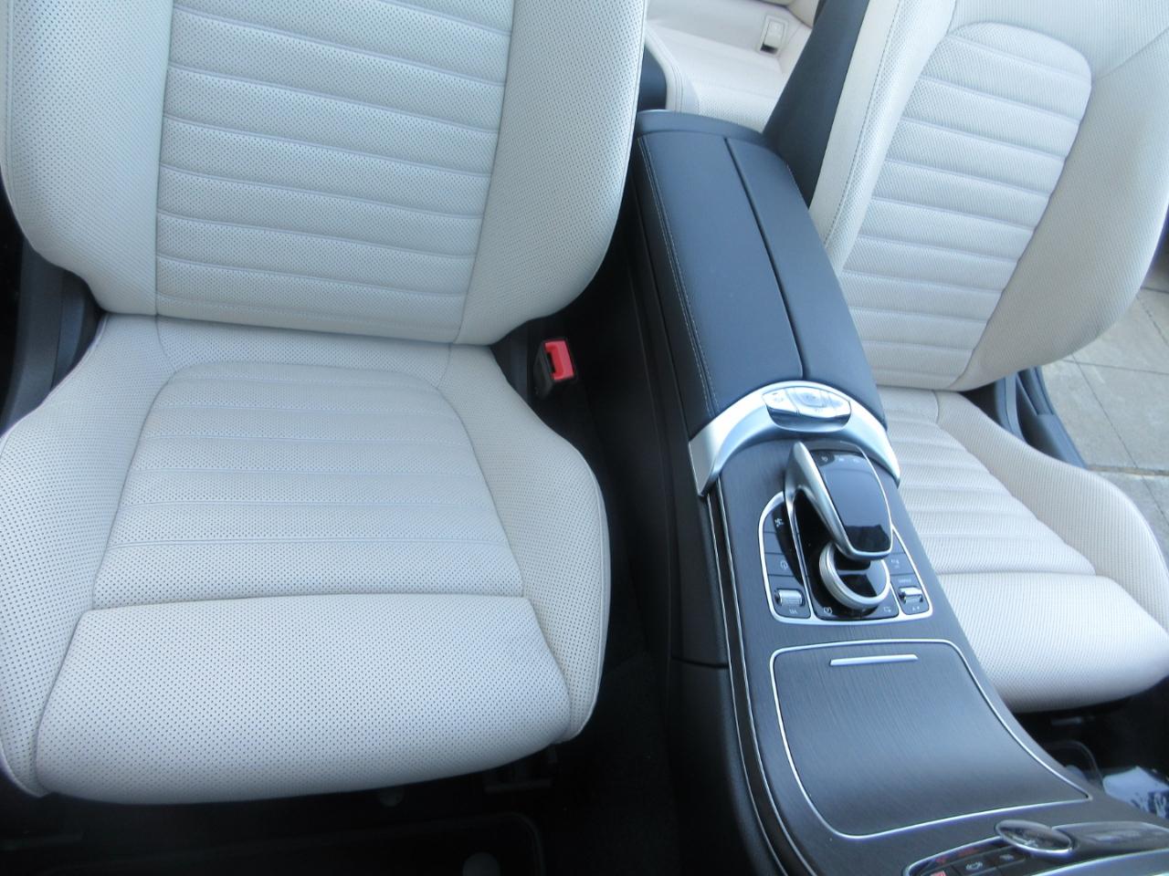 Mercedes-Benz C300  2020