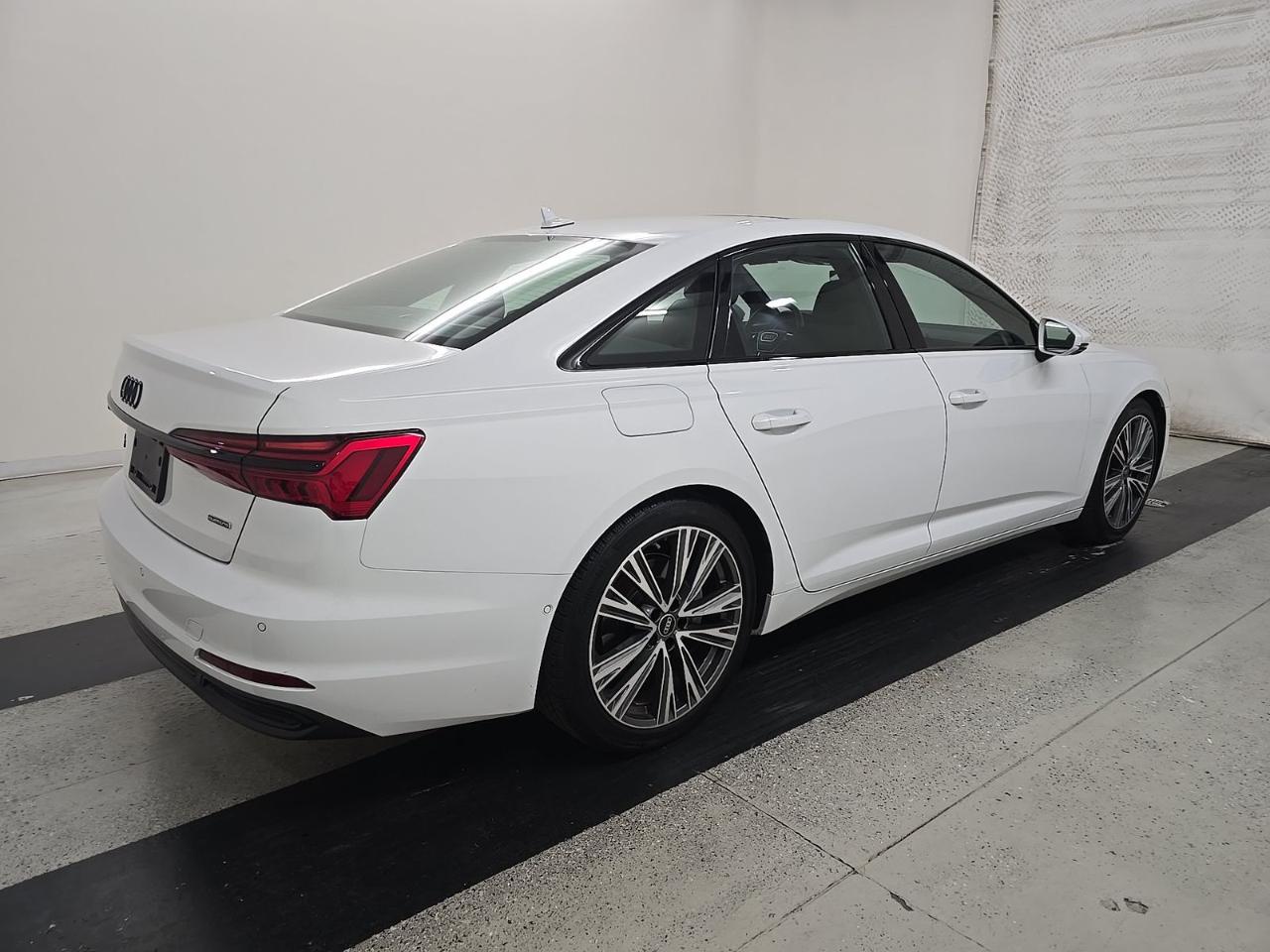 Audi A6 Sedan Premium 45 TFSI quattro 2023