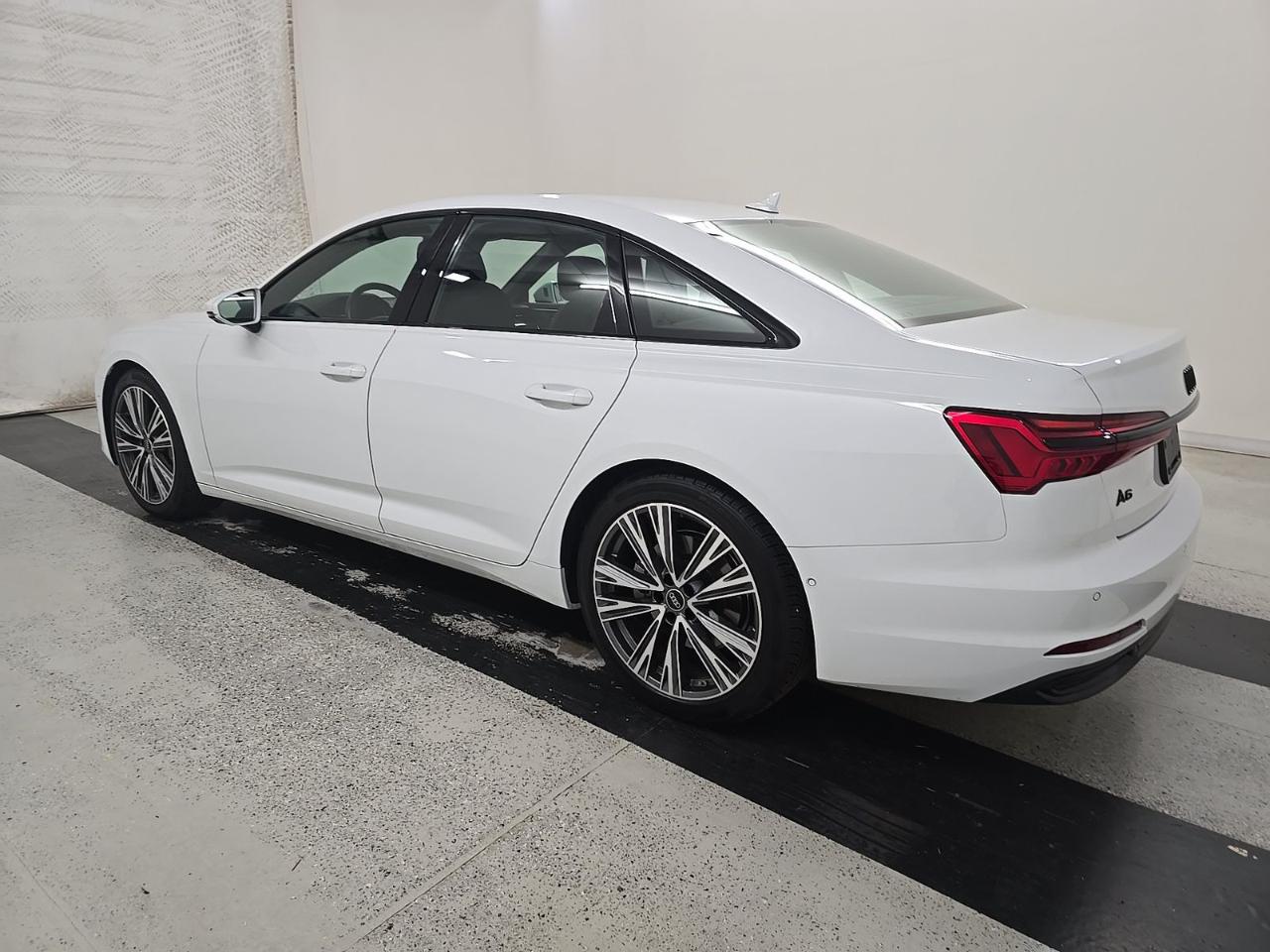 Audi A6 Sedan Premium 45 TFSI quattro 2023