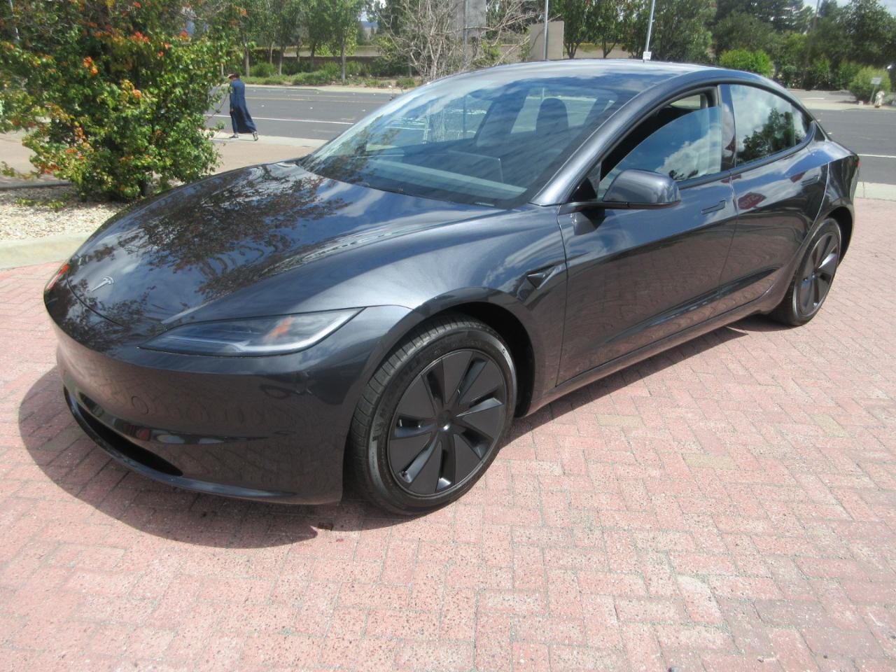 Tesla Model 3  2024