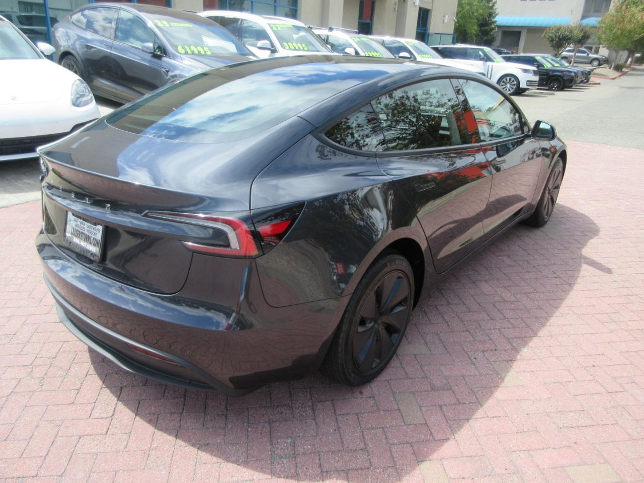 Tesla Model 3  2024