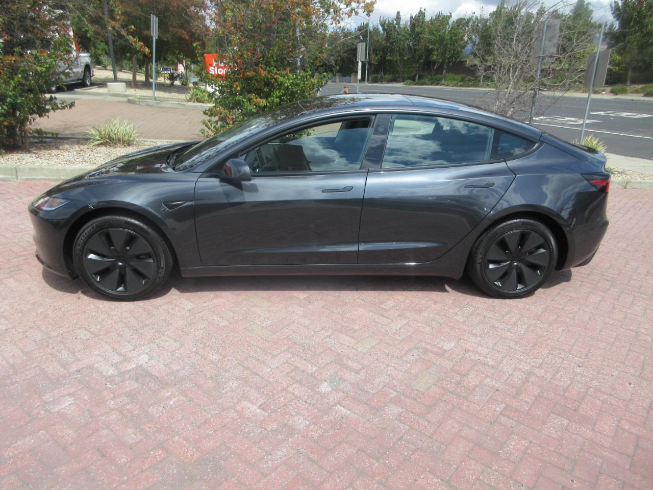 Tesla Model 3  2024