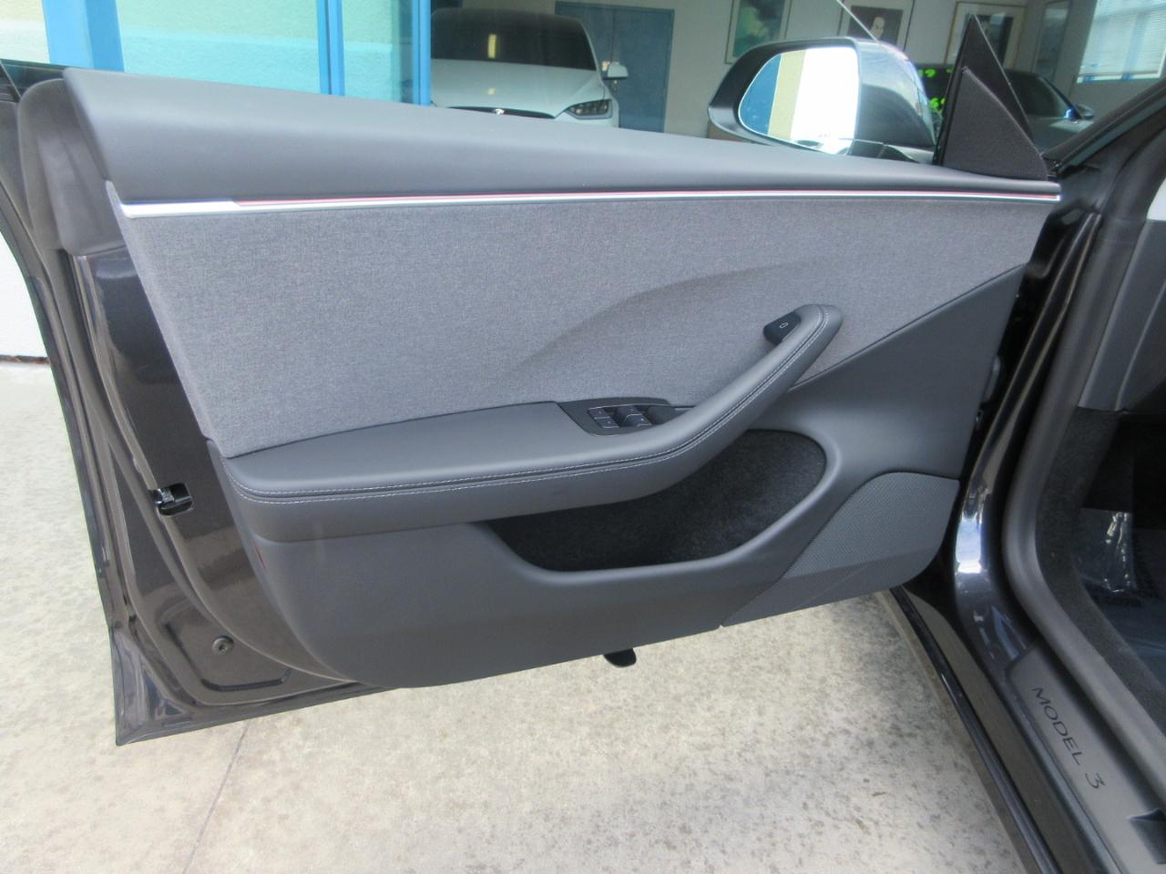 Tesla Model 3  2024