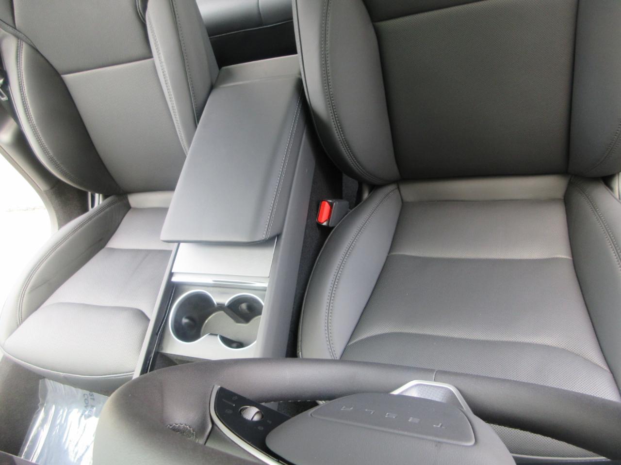 Tesla Model 3  2024