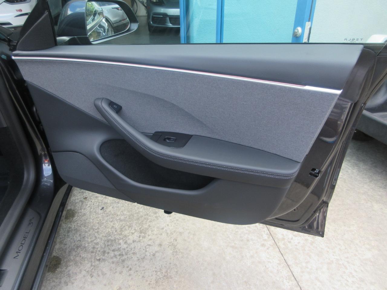Tesla Model 3  2024