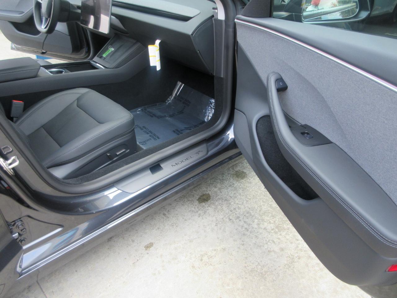 Tesla Model 3  2024