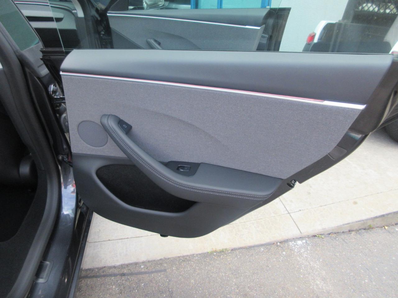 Tesla Model 3  2024
