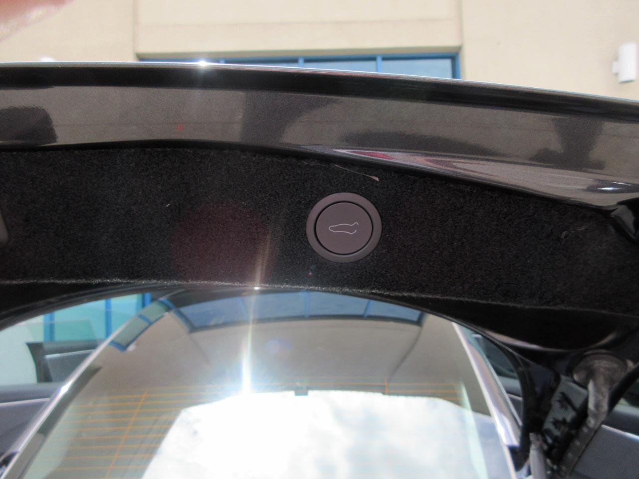 Tesla Model 3  2024