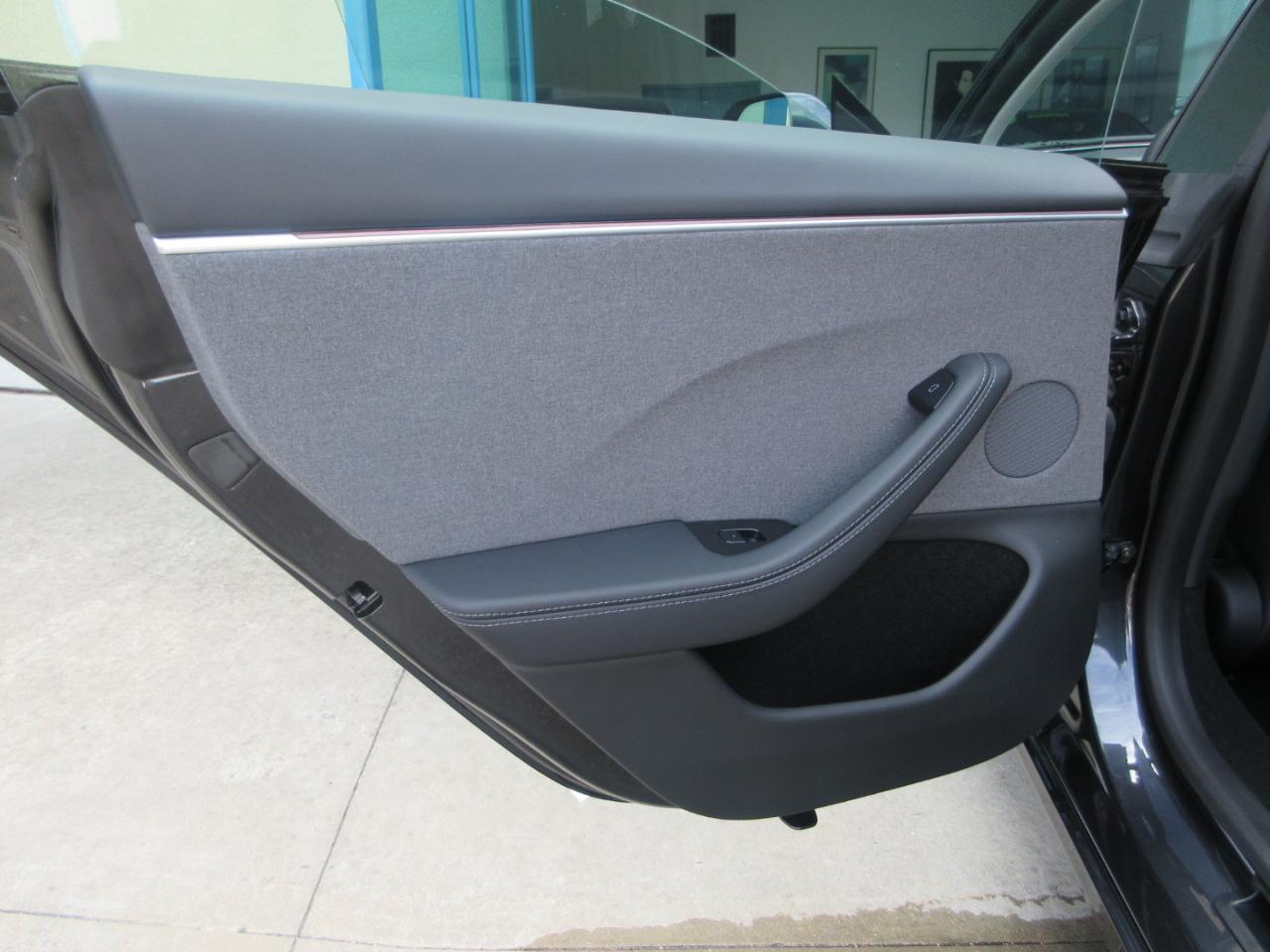 Tesla Model 3  2024